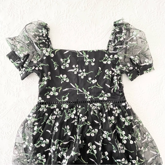 NWOT Lulus Radiant Love Black Floral Embroidered Short Sleeve Skater Dress Small - Picture 4 of 7